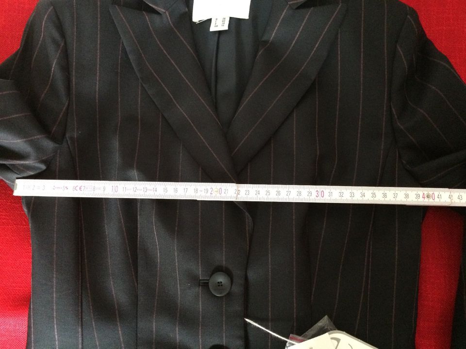 Elegance Anzug Jacke Gr. 36 Hose Gr. 38 ungetragen in Erding