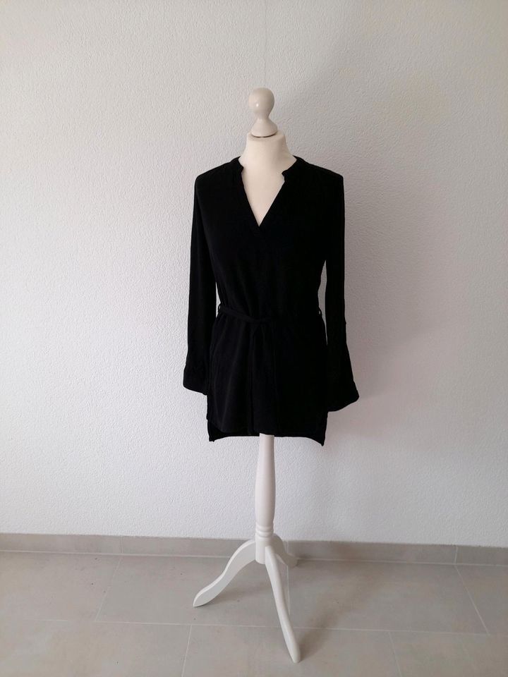 Schwarze Bluse mit Taillenband in Steinheim