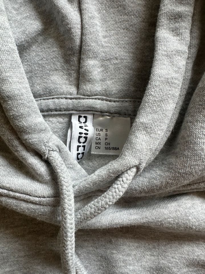 H&M Hoodie Cropped Gr. S in Hamburg