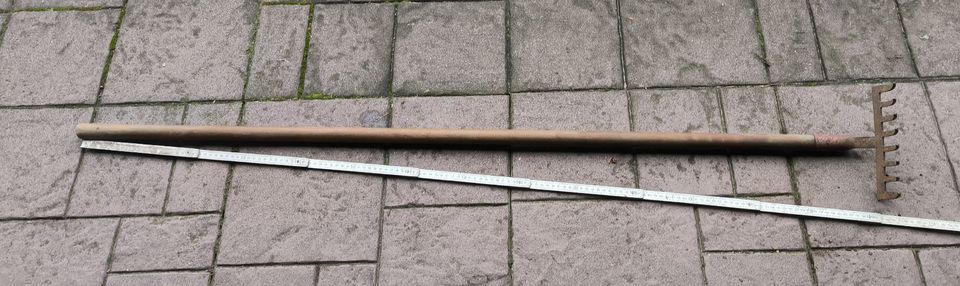 Eine kleine alte Harke ca. 20 cm breit in Kirchgellersen