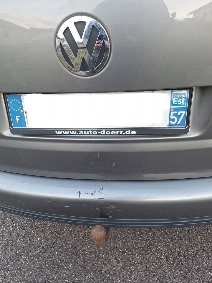 VW Touran 1.9 TDI mit AHK, 8-fach bereift in Saarbrücken