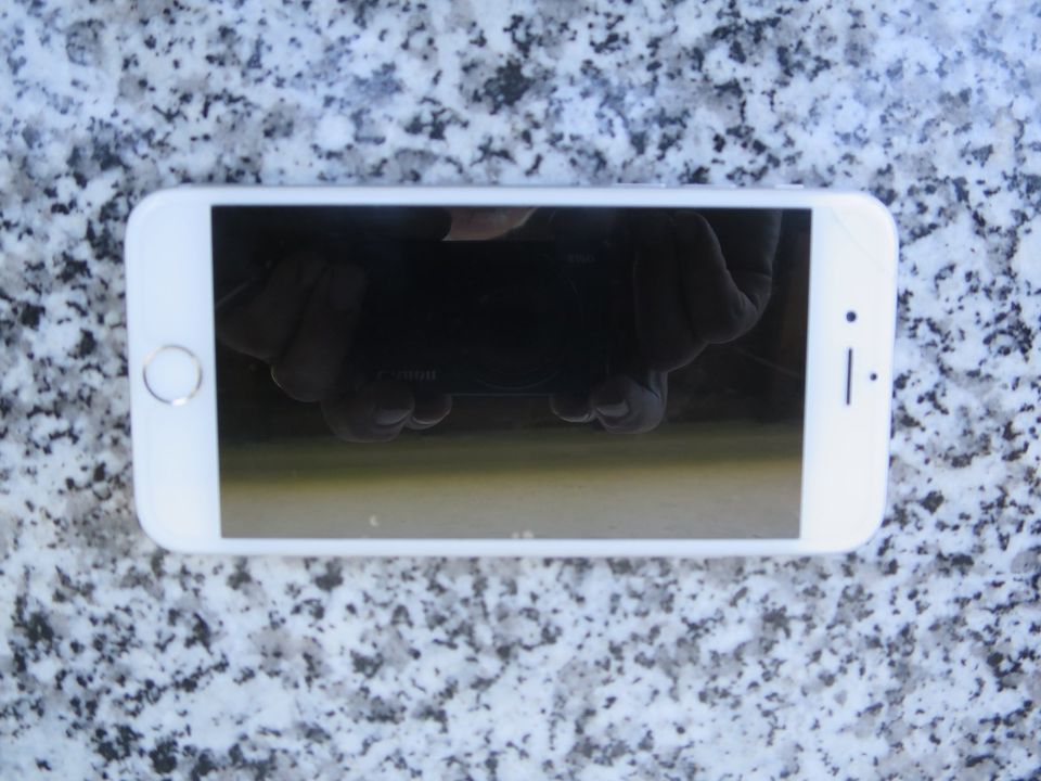 iPhone 6s 64GB, silber, kein Simlock, technisch einwandfrei in Traunreut