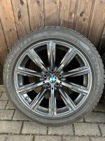 BMW 18 Zoll Alufelgen Originalsatz mit Wintereifen für G30/G31 München - Moosach Vorschau