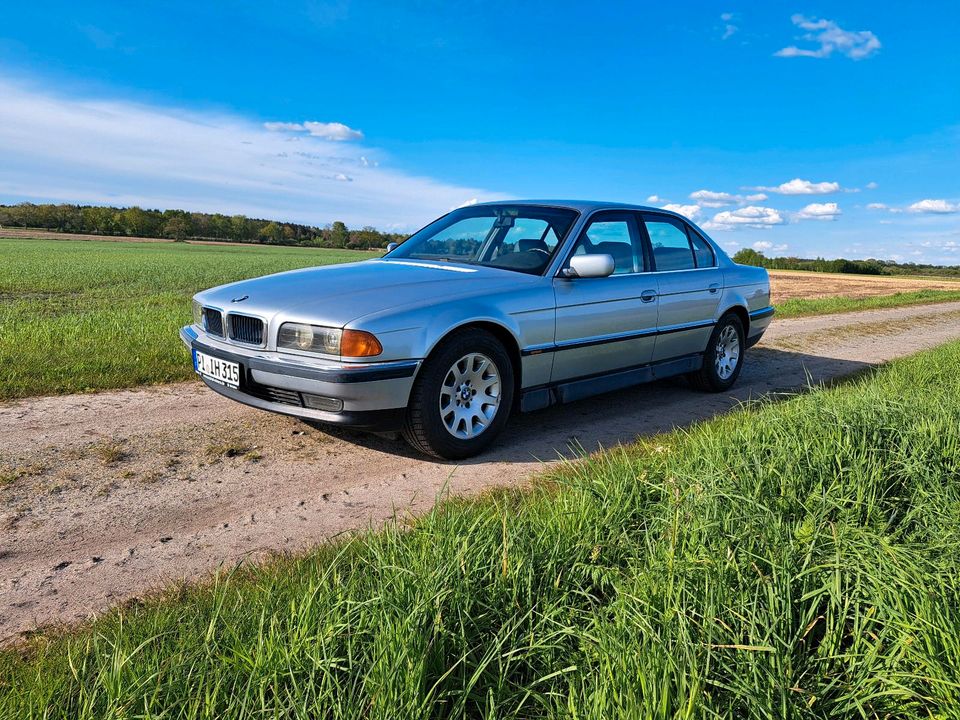 BMW 735i V8 E38 EZ 12/96 247tkm Leder in Helvesiek