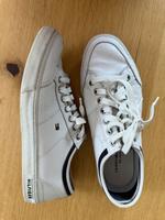 Tommy Hilfiger Sneaker Schuhe weiß Größe 42 Niedersachsen - Osterode am Harz Vorschau