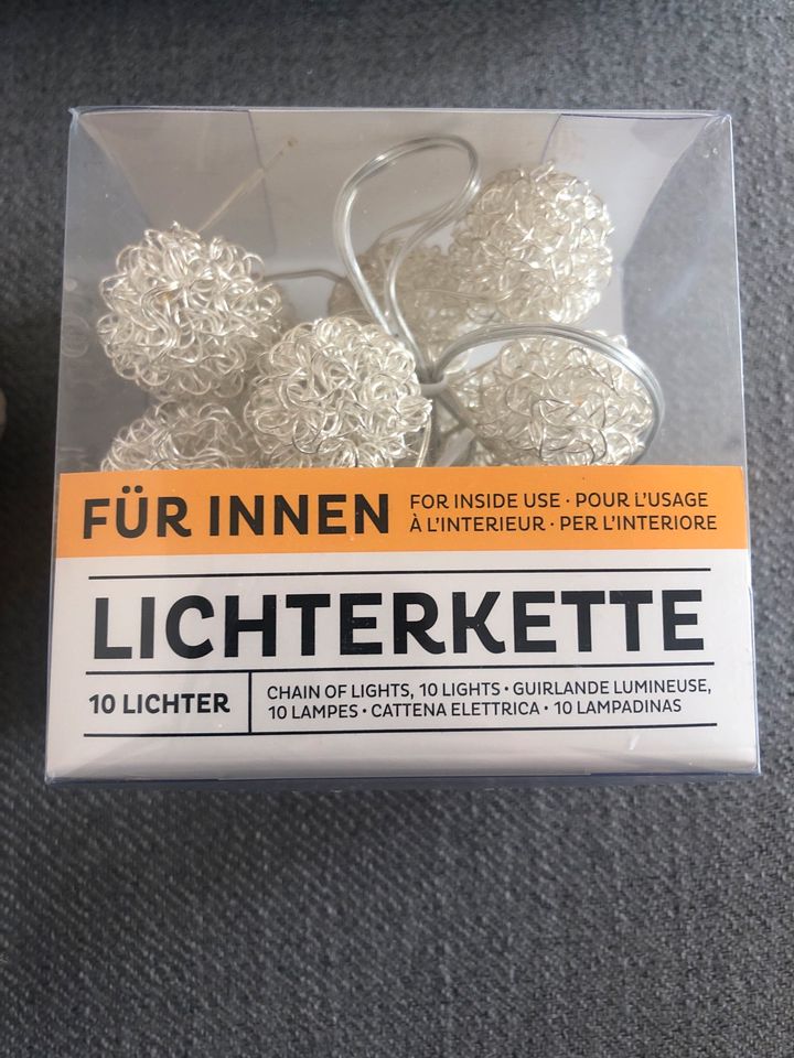 Weihnachtsdeko Survival Paket Depot in München