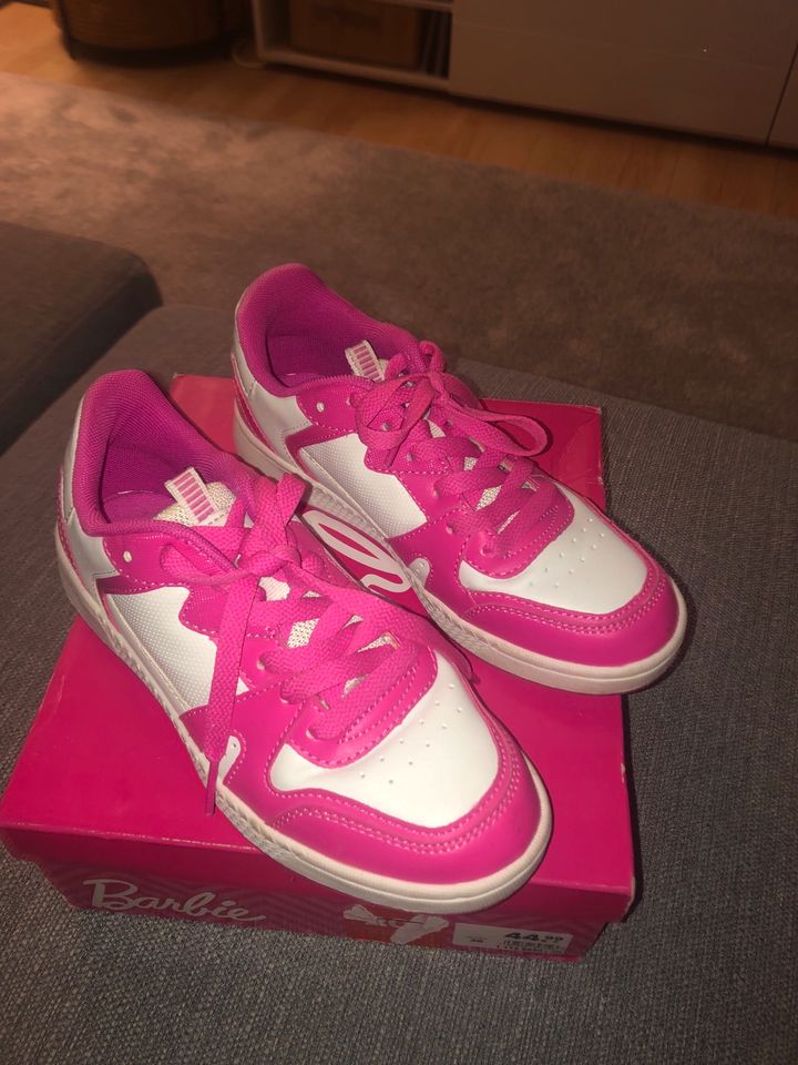 Pinke Sneaker in Lörrach