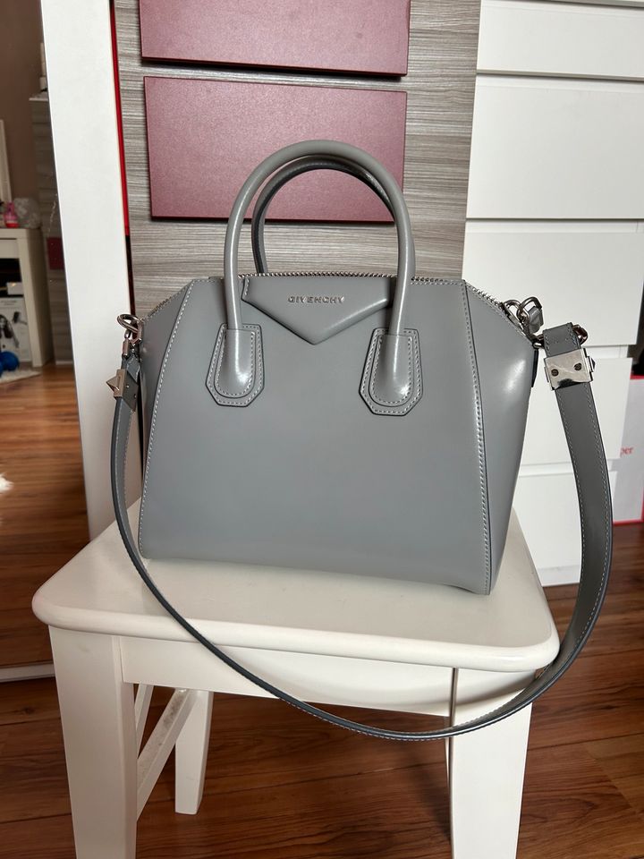 Givenchy Antigona Tasche in Varel