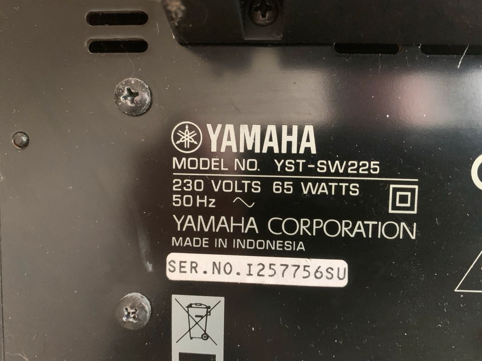 Yamaha Subwoofer YST SW225 Power Bass Heimkino TV Audio in Hilden