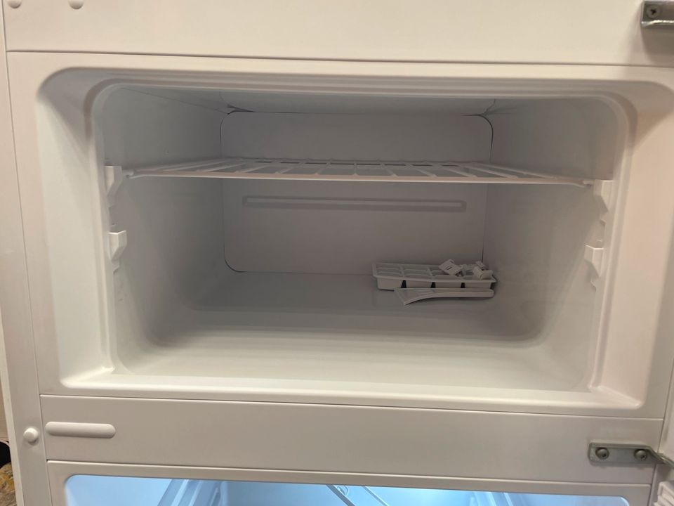 Kühlschrank H|tech - NEU - Neupreis 499€ in Berlin