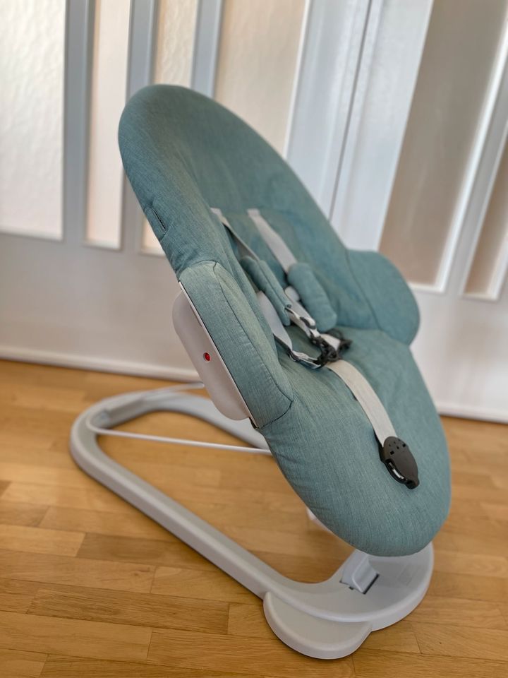 Baby am Tisch? Na klar: Stokke Steps Babysitz + Wippe in Kassel