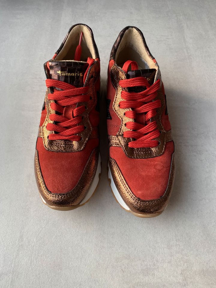 *NEU* Tamaris Damen Sneaker Gr. 38 rot/bronze in Rechberghausen