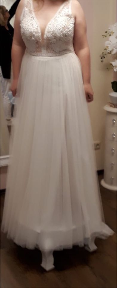 Brautkleid (NEU, UNGETRAGEN & UNGESCHNEIDERT) in Kiel