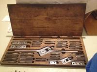 Gewindebohrer Set Windeisen Backen Holzkasten DDR Sachsen-Anhalt - Könnern Vorschau