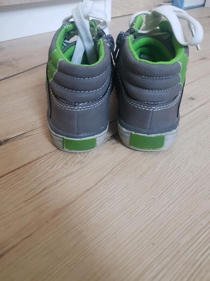 Sneaker Halbschuhe Gr. 26, Junge fast neu in Wachau