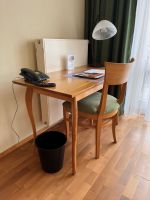 Schreibtisch (ohne Telefon, ohne Lampe) mit Schreibtischstuhl Nordrhein-Westfalen - Delbrück Vorschau