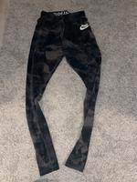 Nike Leggins Hose Sport Mädchen Damen XS Hessen - Alsfeld Vorschau