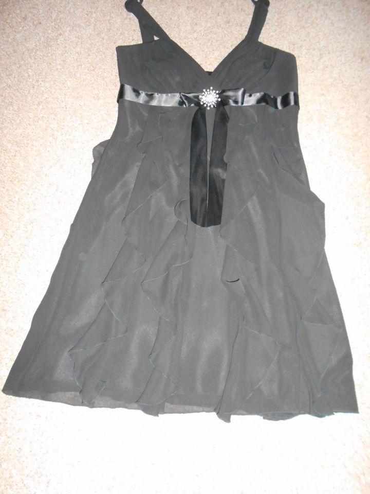 Schickes Disco Träger  Kleid schwarz gr.38 von Peek & Cloppenburg in Duisburg