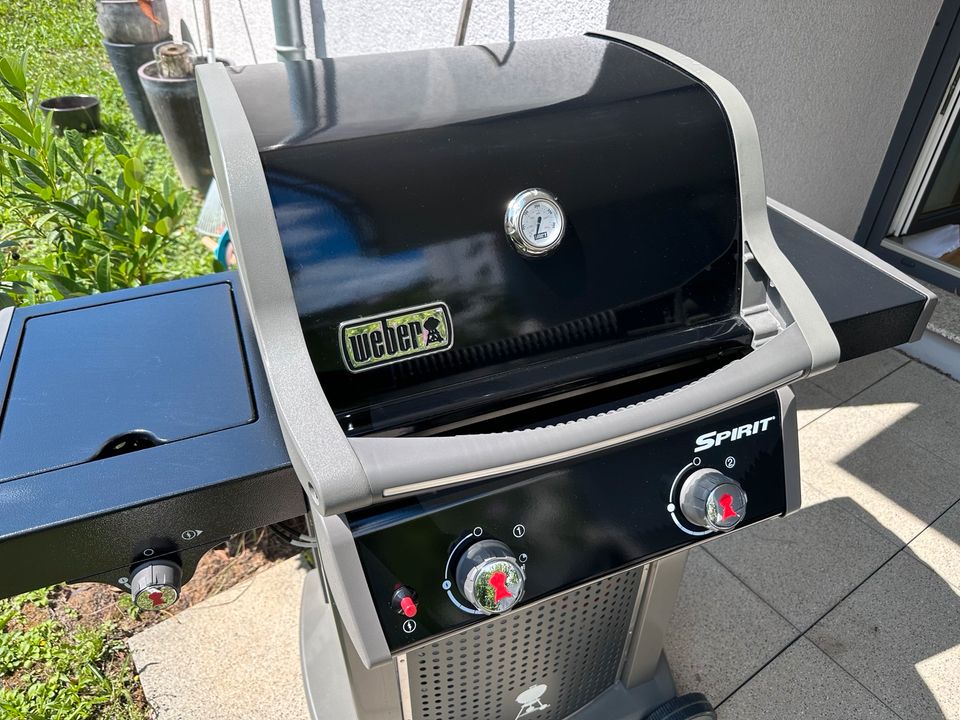 Weber Gasgrill Spirit E-220 Classic in Stuttgart