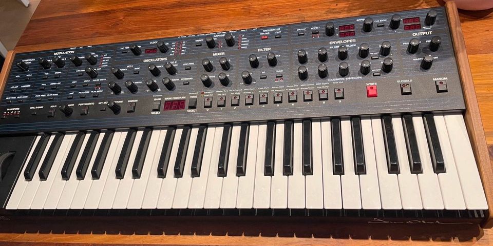 DSI OB6 Synthesizer in Hannover