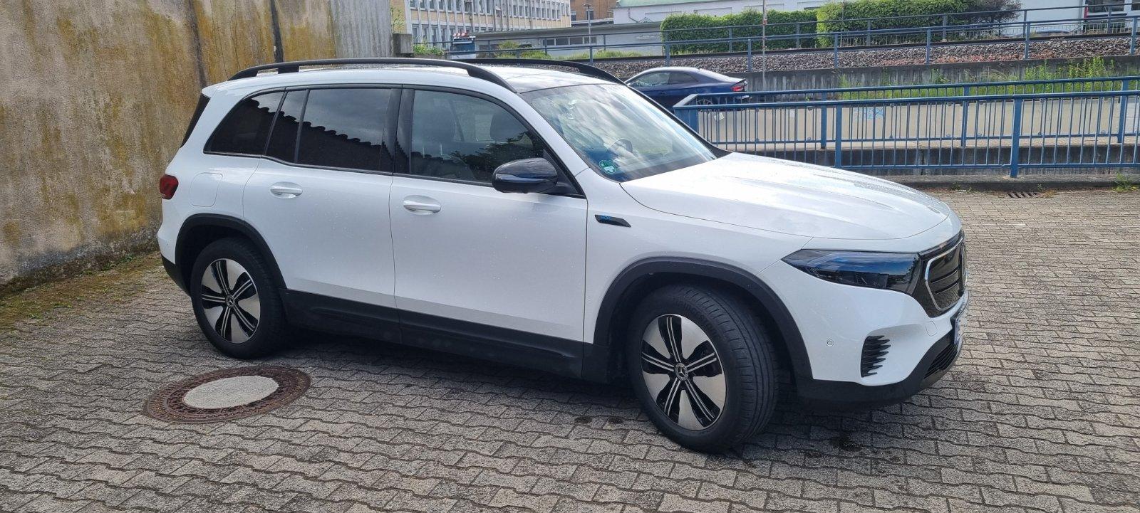Abbildung des Autos Mercedes-Benz EQB 300 4M…