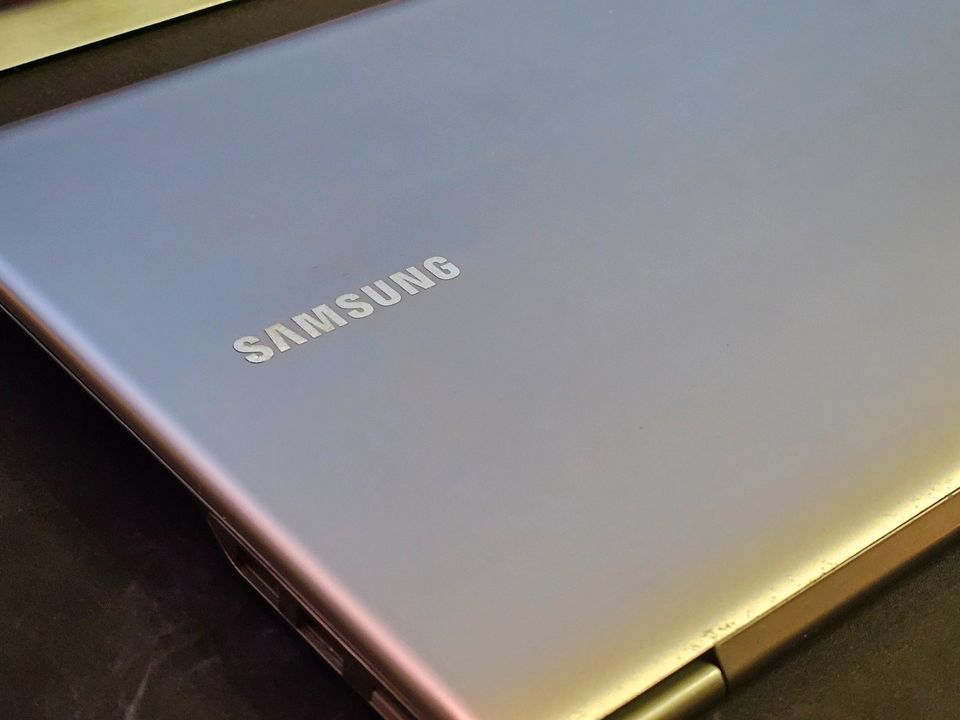 Samsung Series 5 Ultrabook 8 GB Core i7 (NP530U3B) mit Fehlern in Oyten