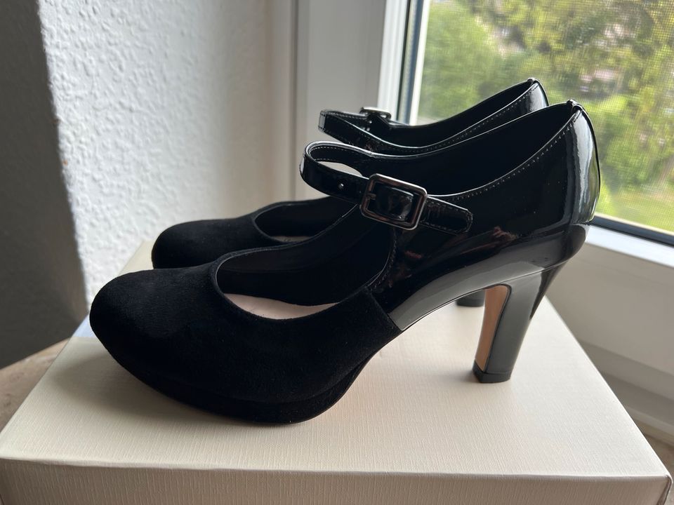 Clarks Angie Kendra schwarz Gr. 37 in Mülheim (Ruhr)