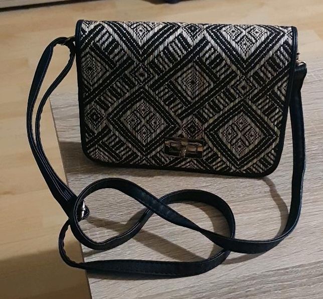 Abendtasche Klutch stylisch NEU megaschön in Marl