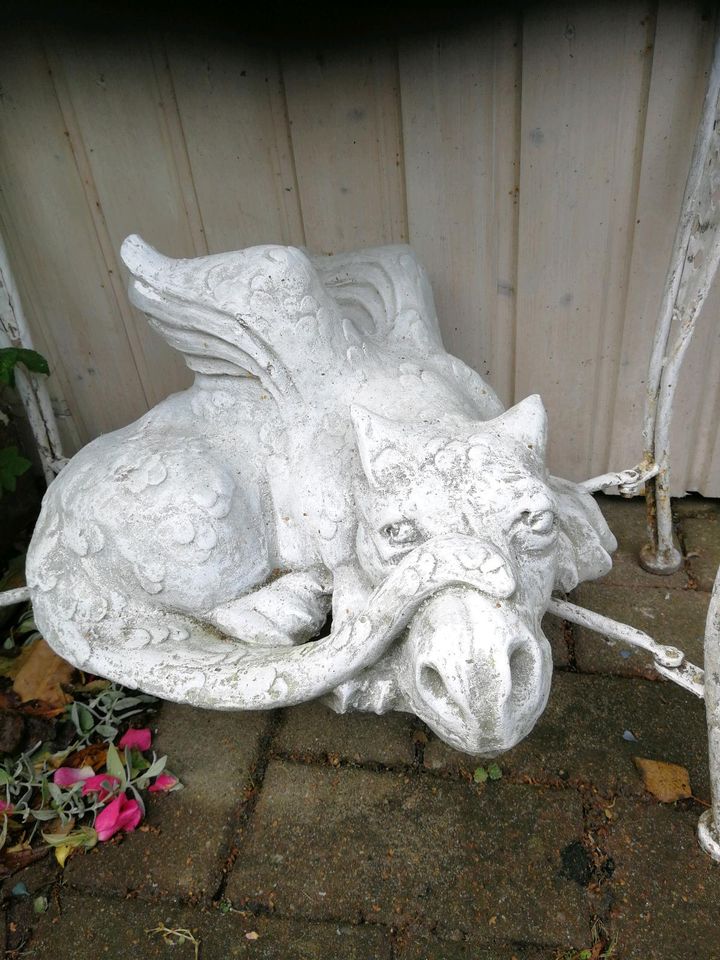 Steinskulptur Drache in Ahlerstedt