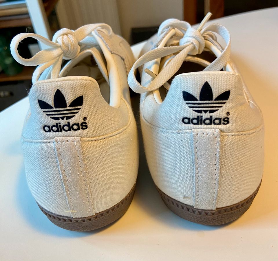 Adidas originals 2025 titan 40