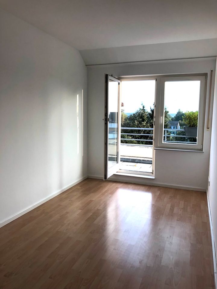 2  WG-Zimmer in großer Penthousewohnung + sep. Bad, Balkon in Bielefeld