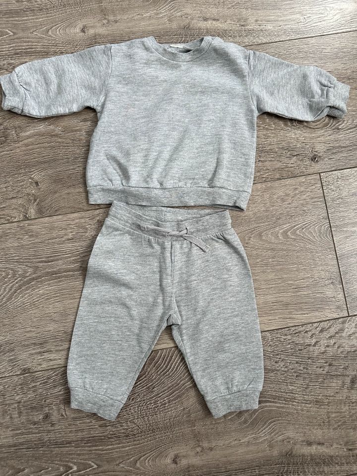 H&M Jogger Jogginganzug Baby gr. 68 Sweat / Hose Silber Wie neu in Heusenstamm