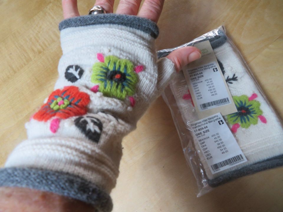 NEU Gudrun Sjöden handbestickte Handschuhe Margarethe 100% Wolle in Weingarten