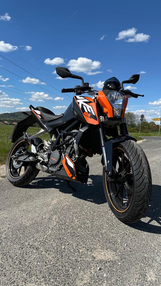 KTM Duke 125, TÜV 4/2025, neue Reifen vorne / hinten, orange in Leinburg