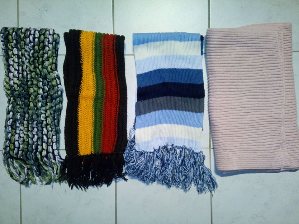 Verschiedene Strickschals Wollschals, schön kuschelig warm je 6 € in Isenbüttel