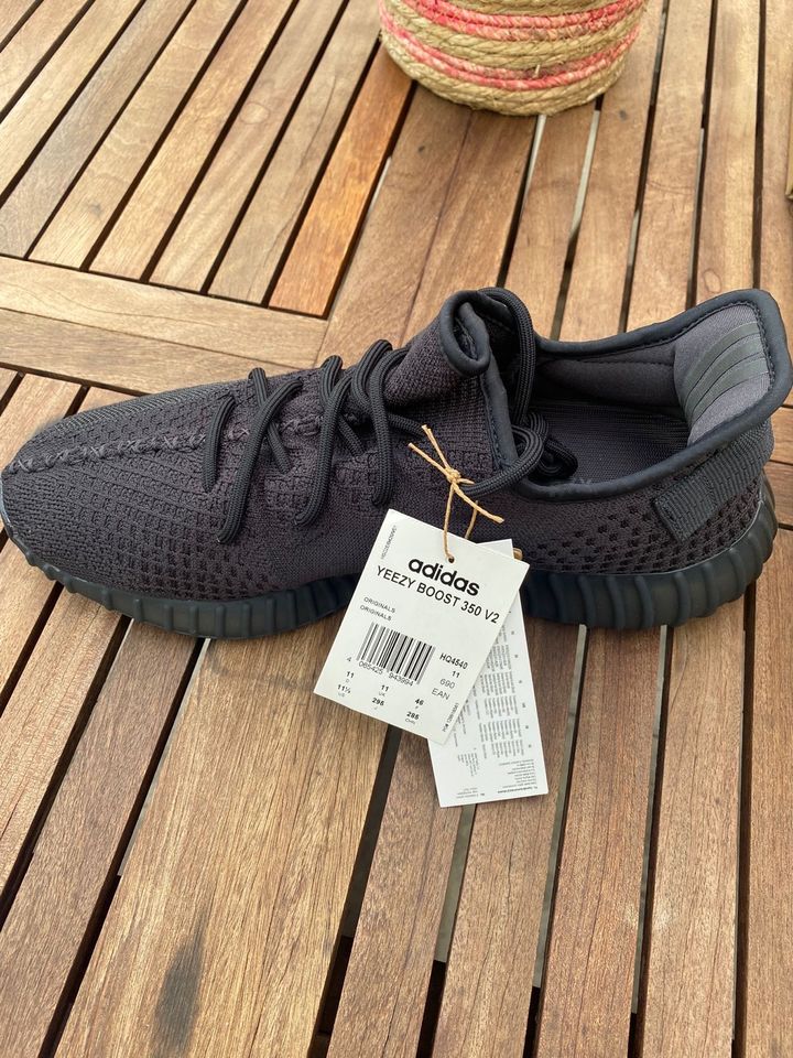 Original Adidas YEEZY BOOST 350 V2 in Düsseldorf