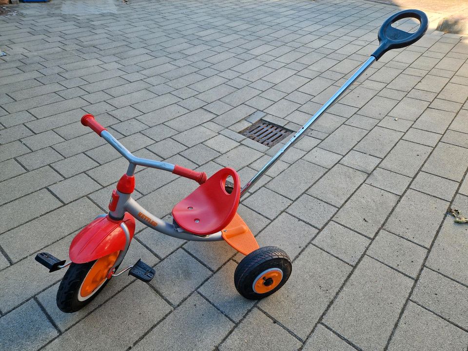 Kinder Dreirad von Kettler rot orange mit Schiebestange in Krostitz