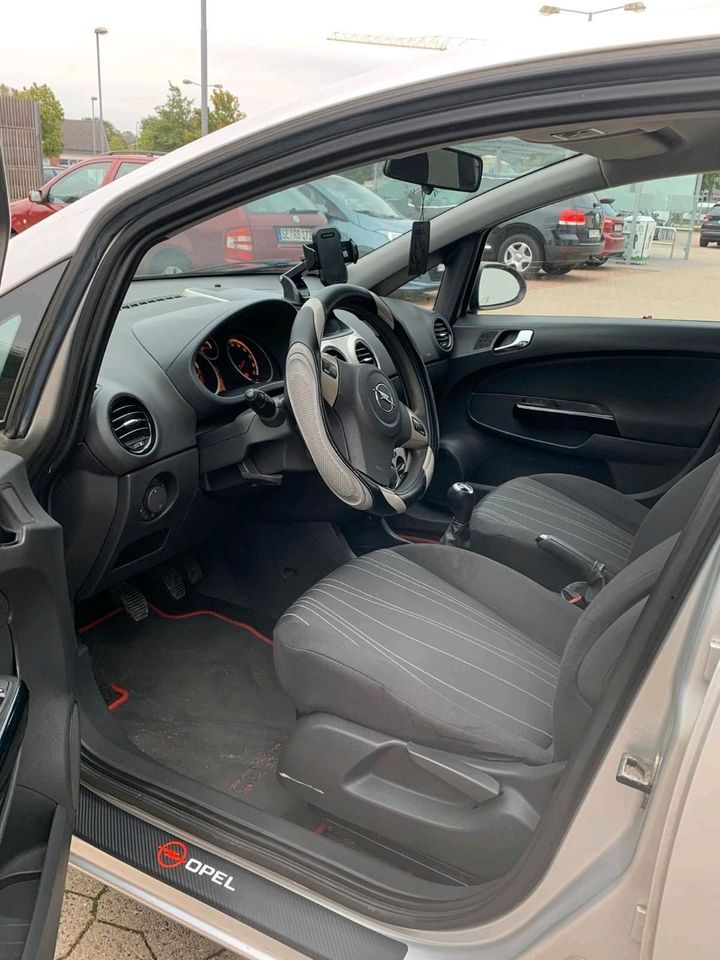 Opel Corsa D 1.2 Navigation Rückfahrkamera TÜV neu in Henstedt-Ulzburg