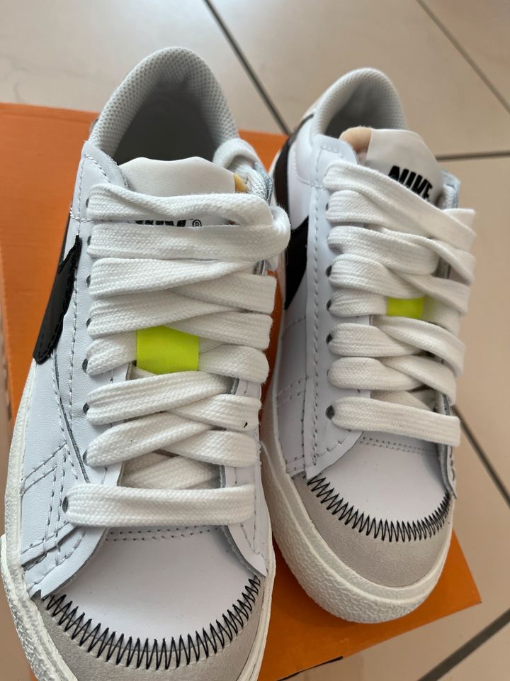 Nike Schuhe NEU in Handewitt