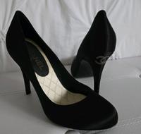 Chanel Leder Satin CC Logo Pumps Gr.38 Hessen - Bad Vilbel Vorschau