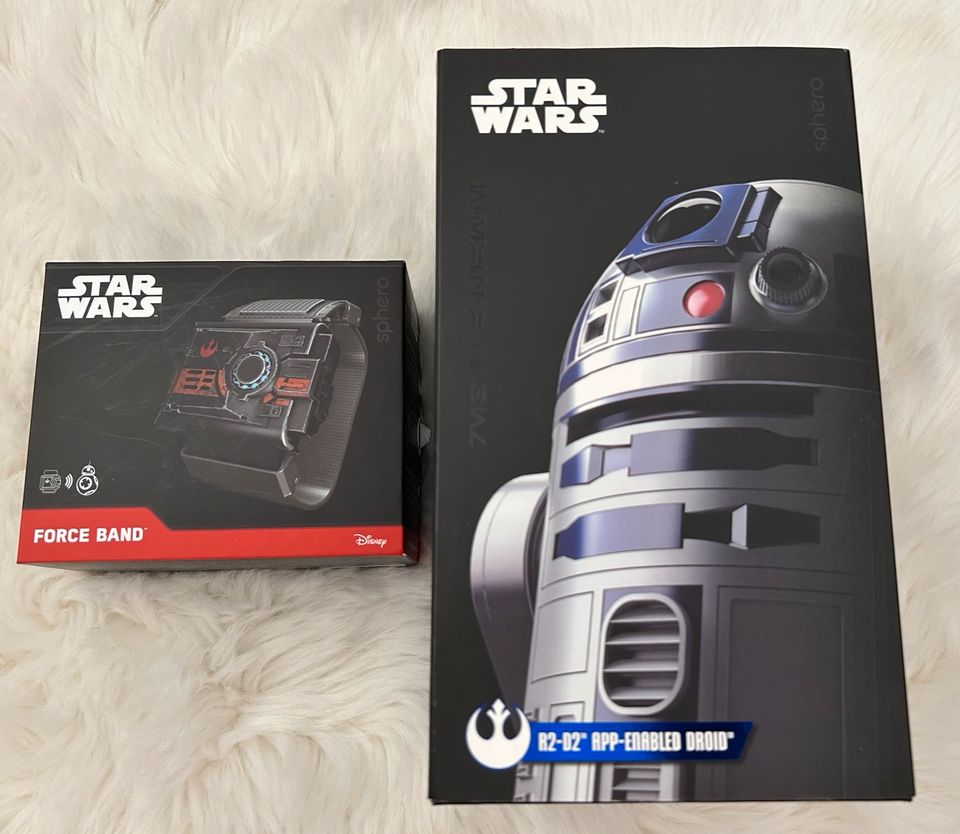 Star Wars R2-D2 enabled droid + Force Band (OVP, wie neu!) in Hildesheim