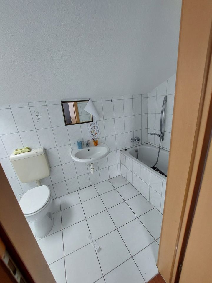 Große Wohnung über 2 Ebenen und 2 Badezimmern in Duisburg