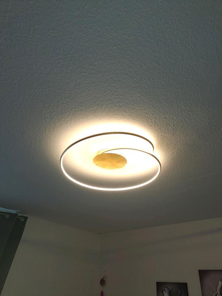 Wohnzimmer- oder schlafzimmerlampe in Lohfelden