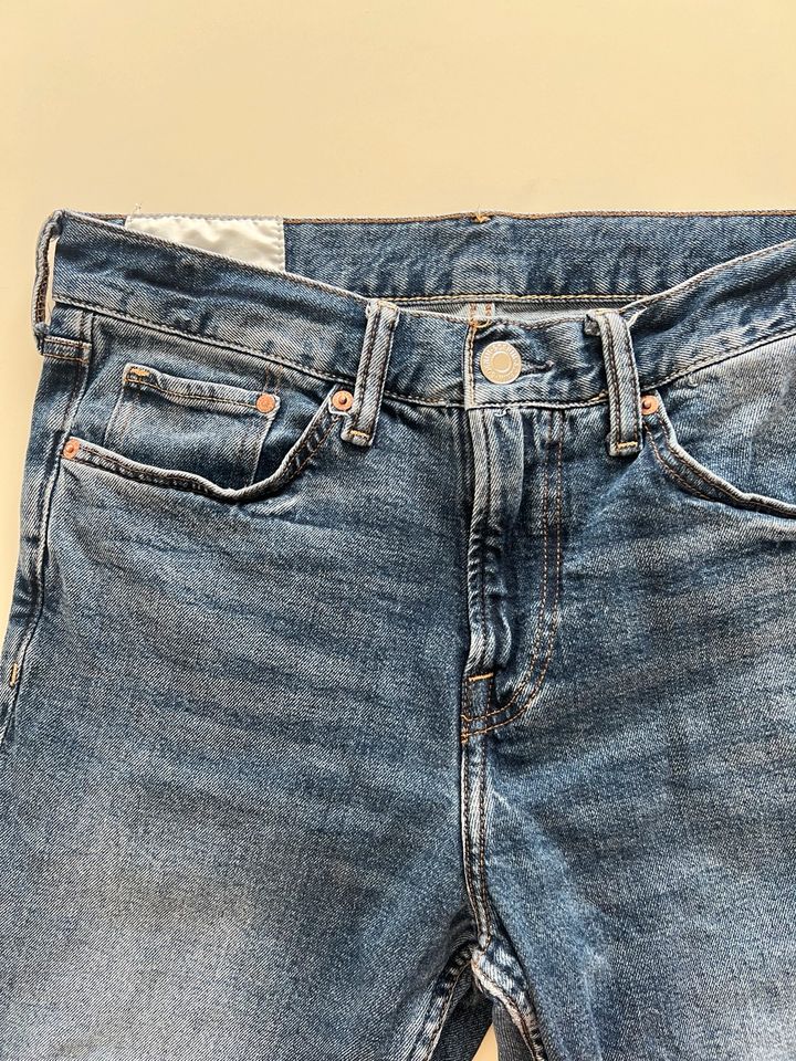 H&M Slim Fit Jeans, Gr. 30/32 in Bad Laasphe