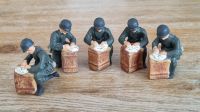 Elastolin Massefiguren Militär, 5x Soldat mit Kiste, unbespielt Hessen - Kronberg im Taunus Vorschau