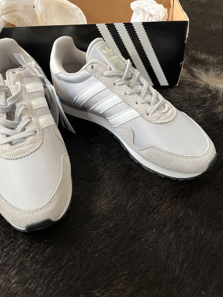 Adidas Sneaker Herrenschuh grau weiß Größe 42.5 in Düsseldorf