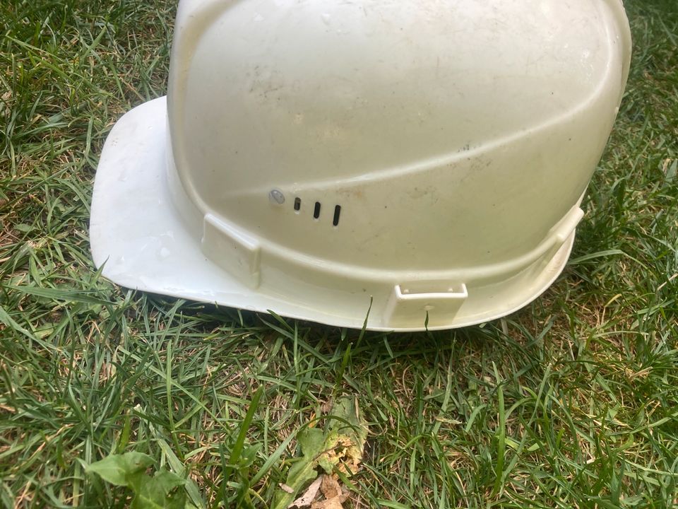 2 Stück Helm Bauarbeiterhelm Erwachsene in Brandenburg