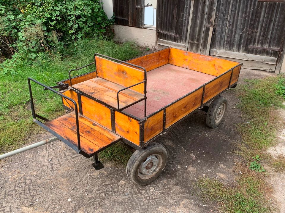 Arbeitswagen Plattenwagen Gummiwagen Anhänger Traktor Wagen in Casekow