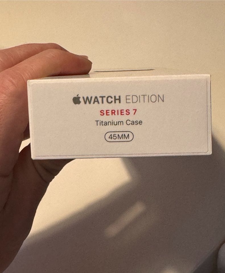 Apple Watch Series 7 Titan 45mm Cellular/LTE in Bad Driburg