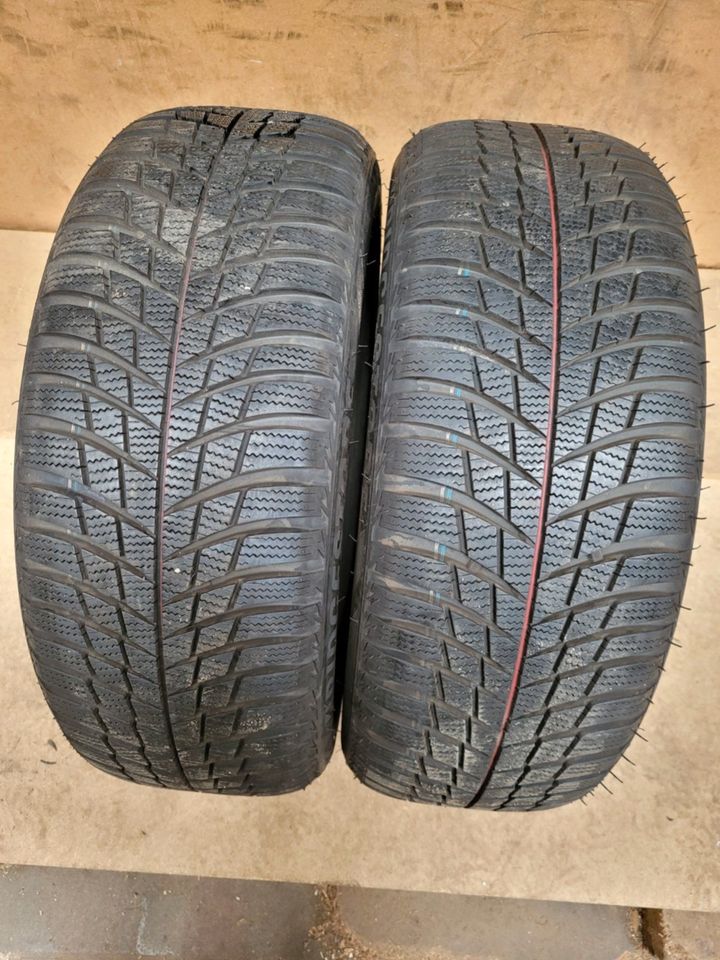 2x 215/55R17 98V Winterreifen Bridgestone Blizzak LM001 DOT 17 in Essen